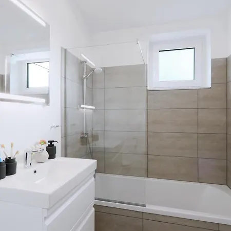 Ferienhaus Amazing In Lembruch-dmmer With 3 Bedrooms, Sauna&wifi *